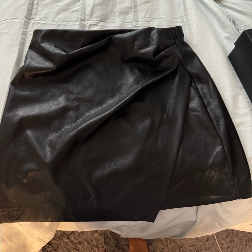Two Aritizia sized 10 skirts